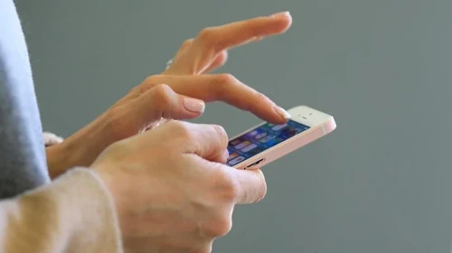 Almanya'da cep telefonlarında gerçek zamanlı yazı özelliği devreye girdi, iletişim biçimi değişiyor!