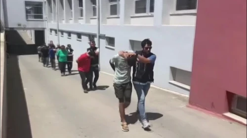 Adana'da narkotik ekipleri 10 adrese baskın düzenledi, 10 gözaltı!