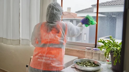 Çeşme Belediyesi'nden ihtiyaç sahiplerine kapsamlı sosyal hizmet desteği
