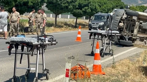 Fransa plakalı minibüs kazası, jandarma ekibine taşlı saldırı: 5 gözaltı!