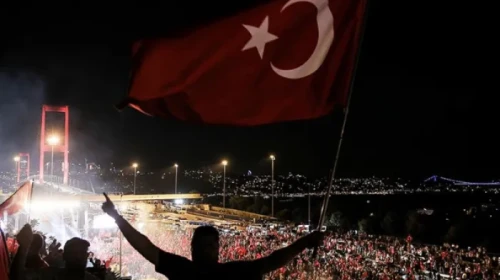 15 Temmuz'da birlik çağrısı: "Bizi sen vatansız bırakma Allah'ım" mesajları yayımlandı.