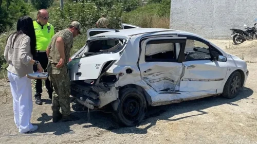 Atakum'da polis ve askeri araç çarpıştı: 3 yaralı hastaneye kaldırıldı