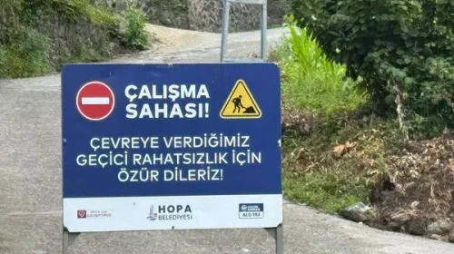 Hopa'da Yol ve Çevre Düzenlemeleri İçin Çalışmalar Hız Kesmeden Devam Ediyor