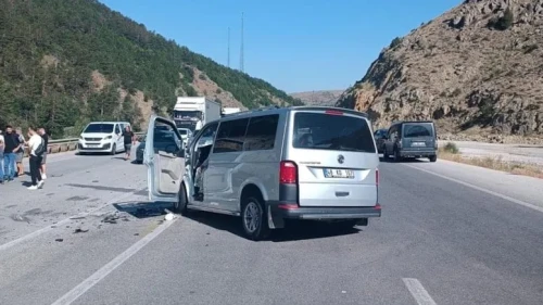 Erzincan'da trafik kazası: 12 yaşındaki çocuk hayatını kaybetti, dört kişi ağır yaralı