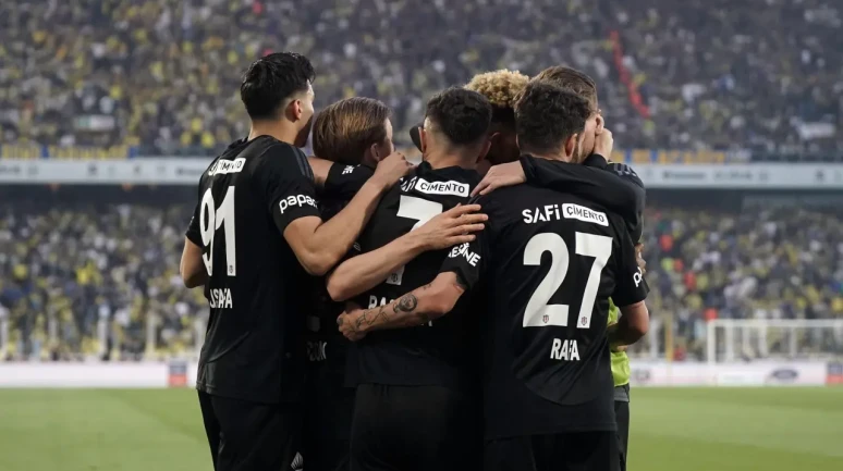 Beşiktaş, Kadıköy'de Fenerbahçe'yi 1-0 yenerek maç sonrası mesajla iddialı duruşunu sergiledi