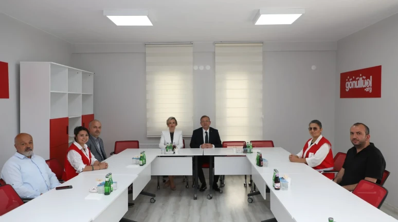 Vali Ziya Polat’tan Türk Kızılay Kars Şubesi’ne Ziyaret