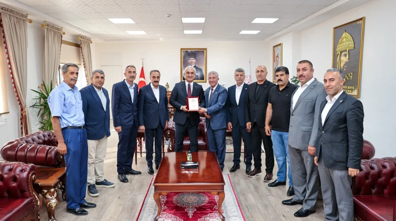 Muş Ovası Muhtarlar Derneği Başkanı Turan Süme’den Vali Avni Çakır’a Ziyaret