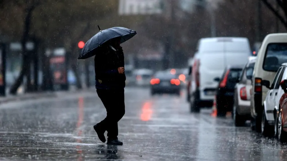 Meteoroloji Genel Müdürlüğü o bölgeler için uyarı verdi! Herkes hazırlıklı olsun kuvvetli sağanak yağış geliyor!