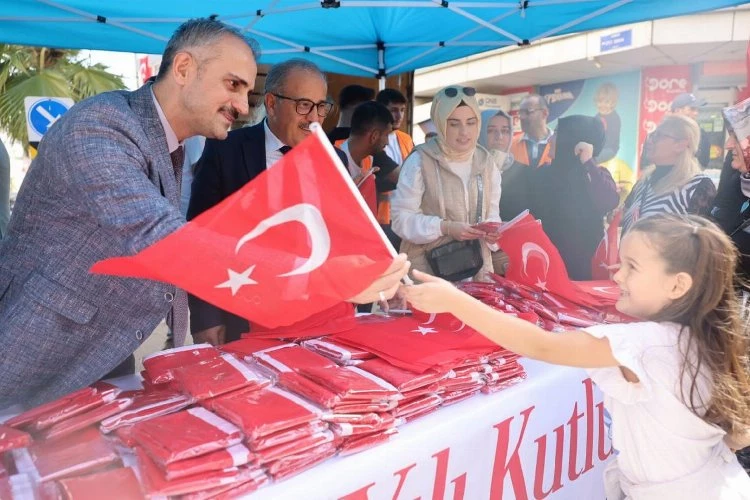 Çayırovalılara protokolden Türk Bayrağı