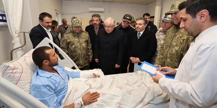 Milli Savunma Bakanı Güler yaralı askerleri ziyaret etti 