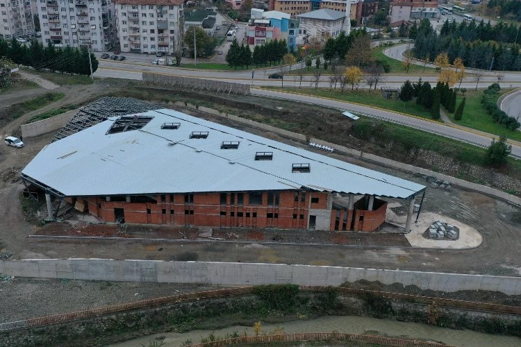 Yeni Gölcük terminalinde çatı imalatı tamam