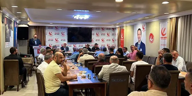 Yeniden Refah Partisi Rize İl Başkanlığı, aylık olağan İl Divan Toplantısı programını yoğun bir katılım ile gerçekleştirdi