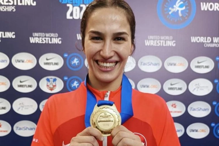 Milli güreşçi Buse Tosun Çavuşoğlu dünya şampiyonu