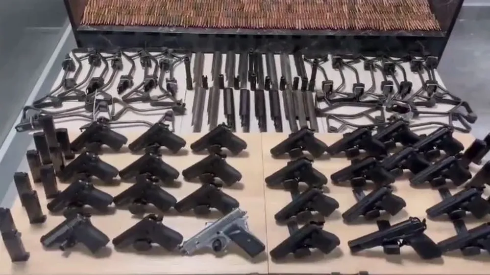 Şırnak’ta iş yerinde 26 ruhsatsız tabanca ele geçirildi