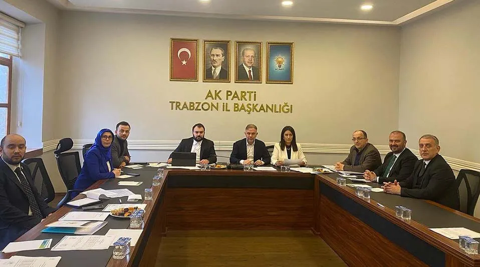 AK Parti Rize İl Başkanı Hikmet Ayar, Seçim Çalışmaları İçin İstişare Toplantısı Düzenledi