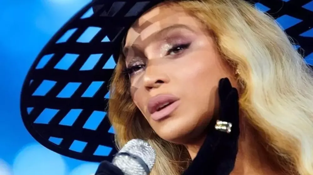 Beyonce yeni albümüyle müzik listelerini salladı