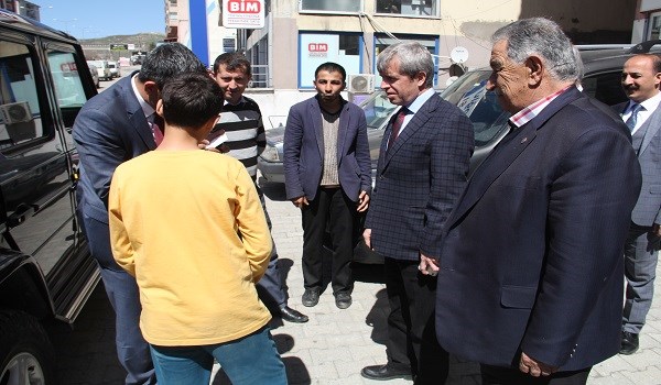 Vali Ahmet Çınar, Bitlis Esnaf Sanatkarlar Odaları Birliği Başkanı Özvural’ı ziyaret etti