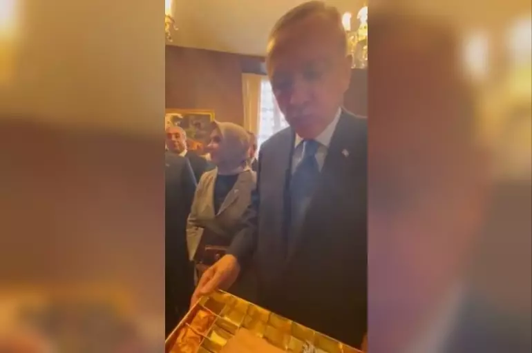 Cumhurbaşkanı Erdoğan Mecliste Çikolata Dağıttı