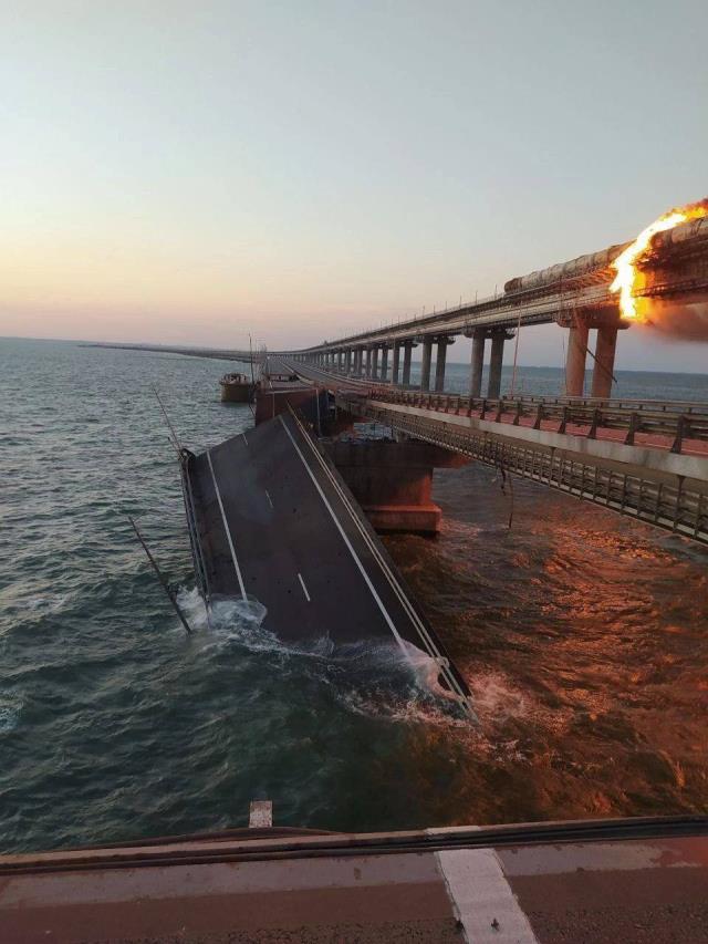 Ukrayna, Kırım Köprüsünü Bombaladı!