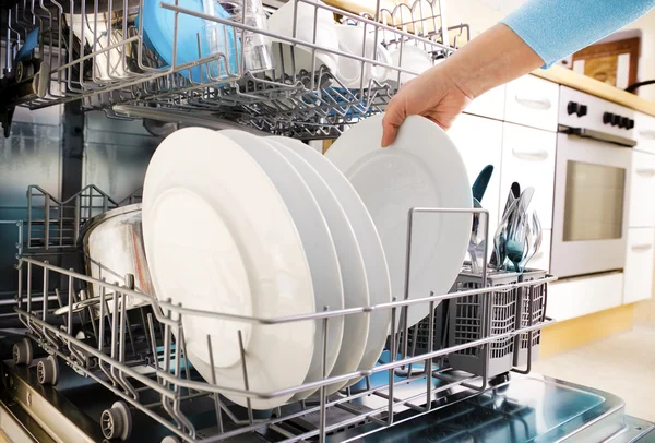 Bulaşık Makinem Kirli Yıkıyor, Bulaşık Makinesi Nasıl Daha Temiz Yıkar? Bulaşık Makinesi Kirli Bırakıyor