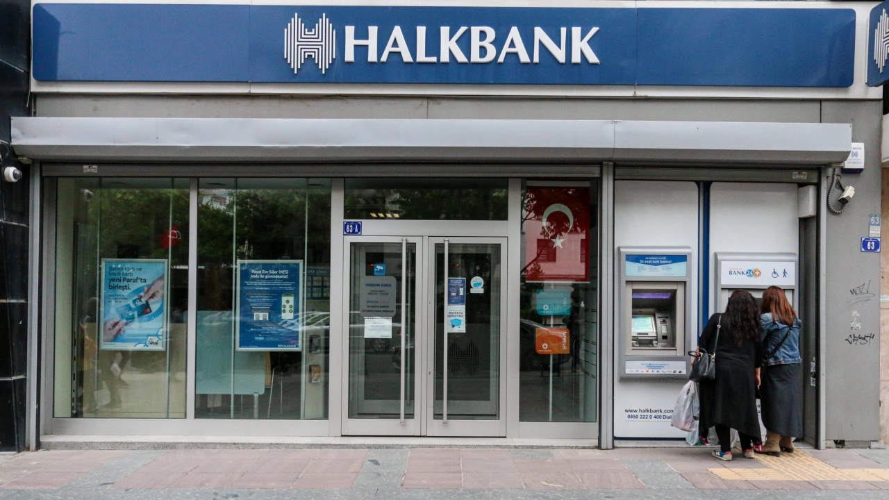 Maaşını Halkbank