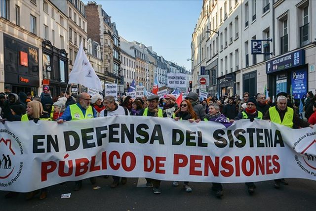 الحكومة الفرنسية تستبعد إرجاء خطة رفع سن التقاعد