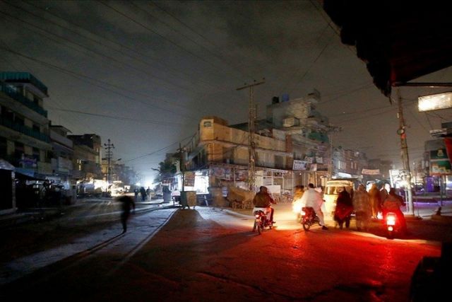 انقطاع واسع للتيار الكهربائي في باكستان