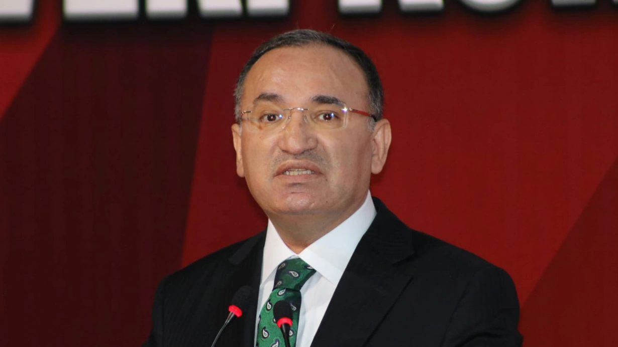 Adalet Bakanı Bozdağ: Sosyal medyada iftira eden cezasını göze alsın