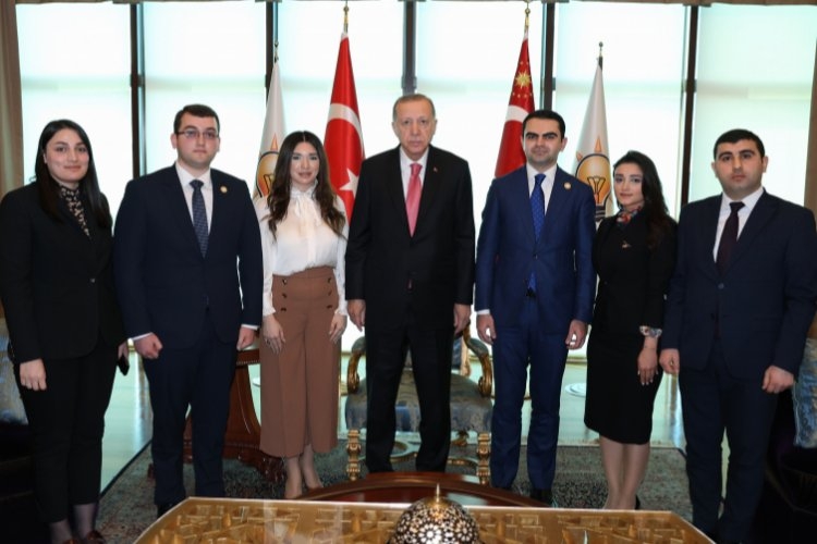 Azerbaycanlı gençlerden Cumhurbaşkanı Erdoğan