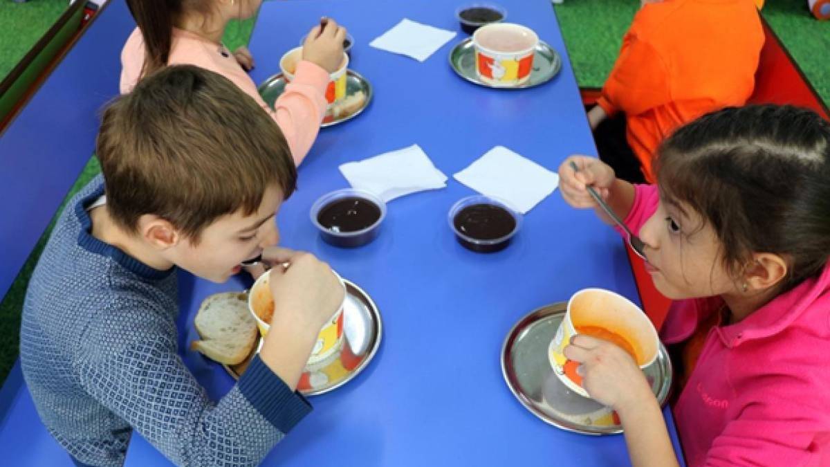 Okullarda ücretsiz yemek uygulaması ne zaman başlayacak?