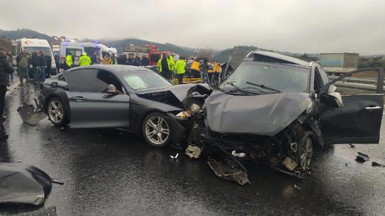 4 otomobilin karıştığı zincirleme kaza: 4 ölü, 7 yaralı