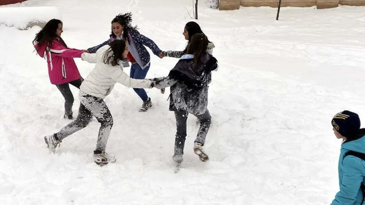 Yarın okullar tatil mi? Kar yağışı nedeniyle okulların tatil olduğu iller listesi!