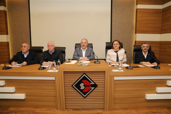 Bakan Varank, Gaziantep’te sanayicilerle istişare toplantısına katıldı