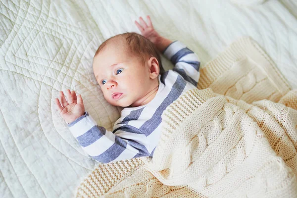 2 Aylık Bebek Gelişimi: Fiziksel ve Zihinsel Melekeleri