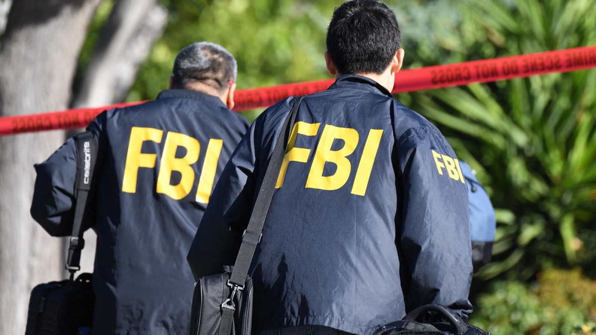 FBI yanlış otel odasına baskın düzenleyerek yanlış kişiyi gözaltına aldı