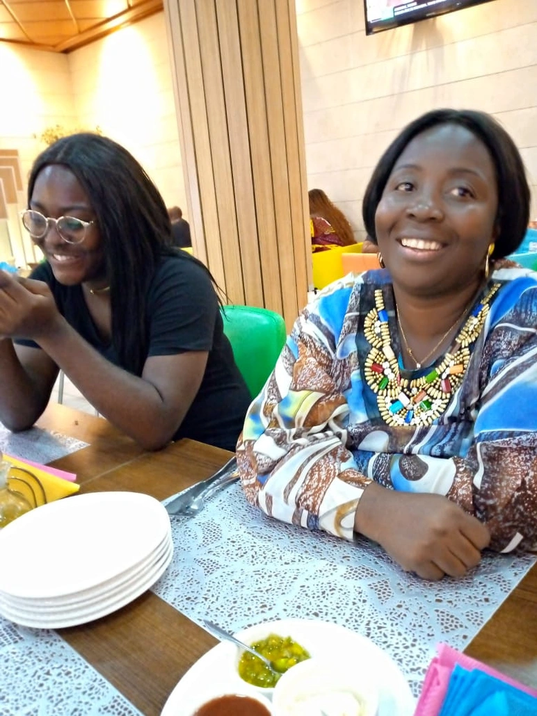 Gabonlu Öğrencinin Annesine Gönderdi Mesajlar Ortaya Çıktı! Postane Çalışanları Genç Kıza Para Karşılığı İlişki Teklif Etti!