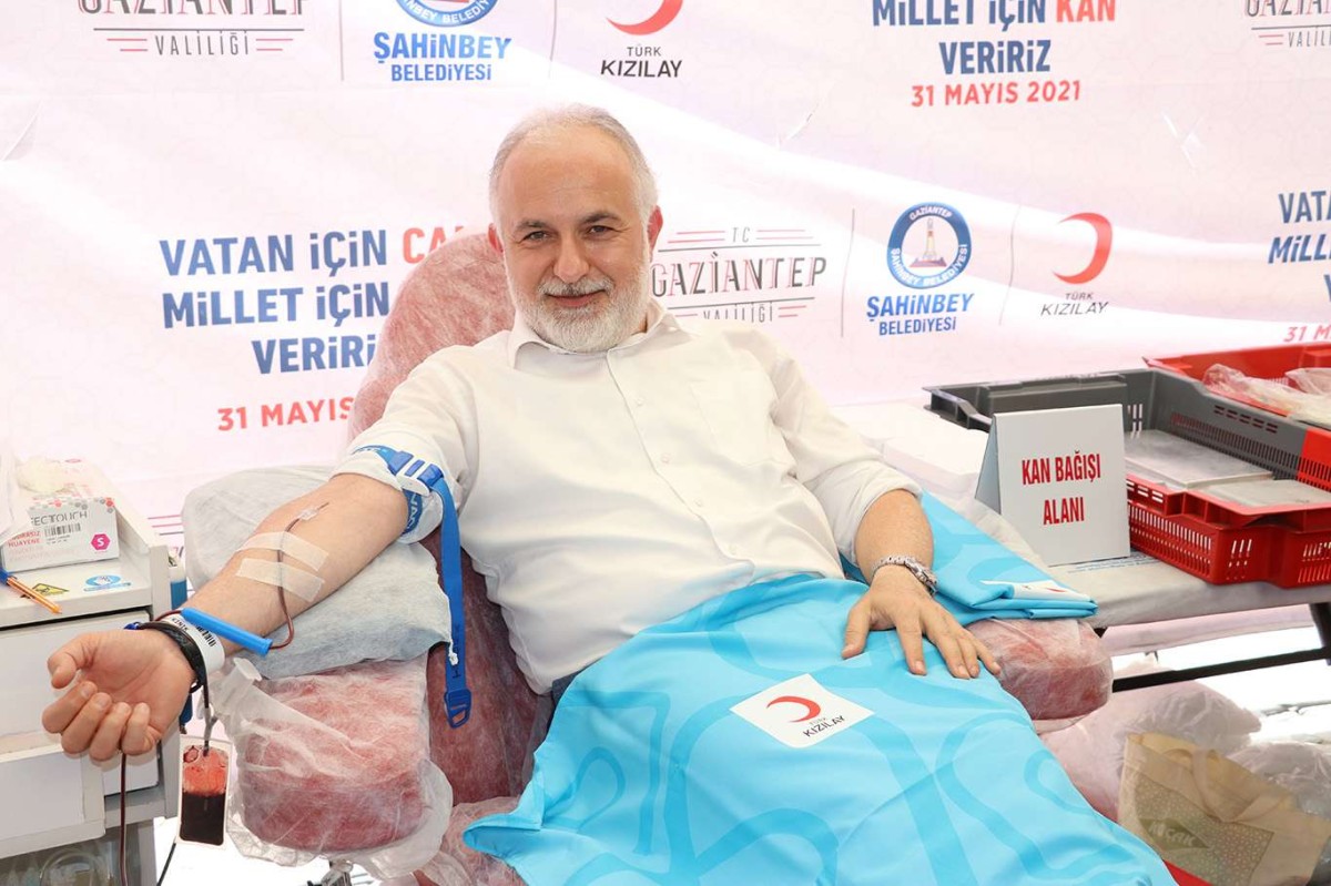 Kızılay Başkanı Kerem Kınık, Kan Bağışı Paylaşımıyla Yine Gündemde