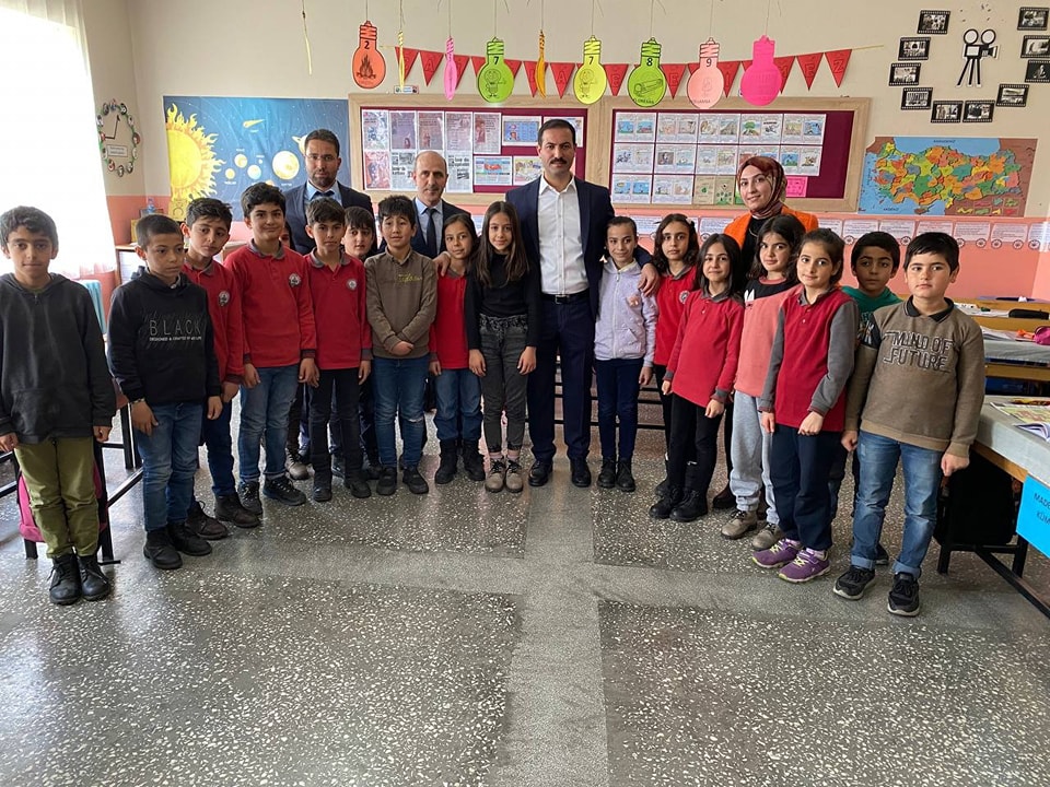 Tatvan Belediye Başkanı Geylani Bahçelievler İlkokulunu ziyaret etti