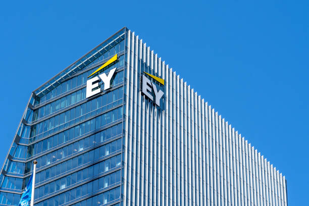 Ernst&Young yaklaşık 3,000 çalışanını işten çıkaracağını açıkladı