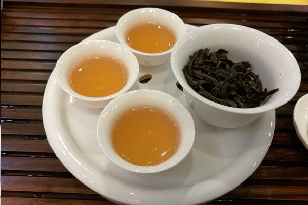 Oolong Çayı: Kalbinizi Koruyun ve Fazla Kilolarınızdan Kurtulun!
