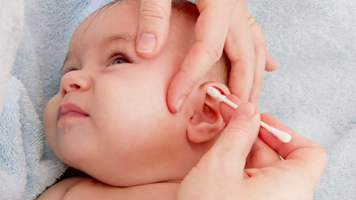 Yeni Doğan Bebeklerde Kulak Temizliği Nasıl Yapılmalı?
