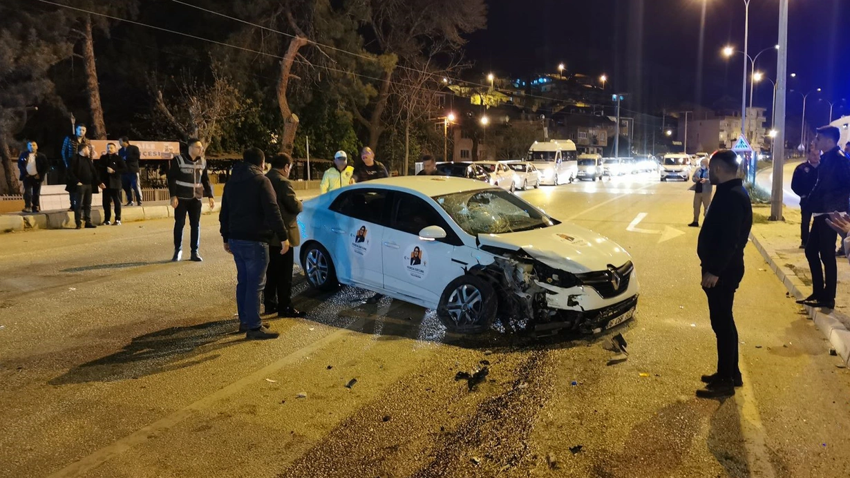AK Parti milletvekili adayı trafik kazası geçirdi