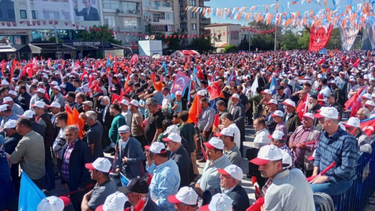Erdoğan Manisa mitingine kaç kişi katıldı? 24 Nisan Erdoğan mitinginde kaç bin kişi var? (Cumhuriyet Meydanı)