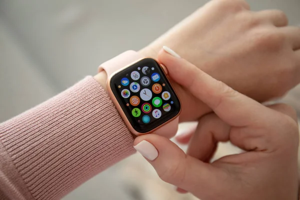 Apple Watch kullanmak için iPhone gerekli mi? Android cihazlarla uyumlu saatler var mı?