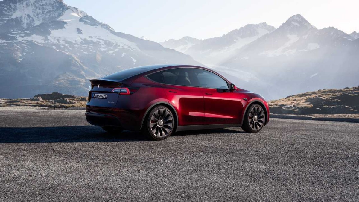 Tesla Model Y 2023: Performans, Menzil ve Fiyatlar