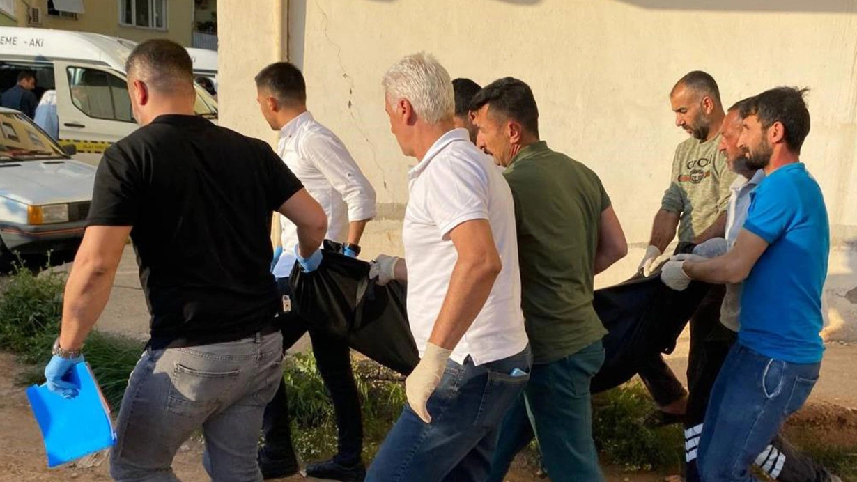 Antalya’da vahşet! 4 çocuk annesi eşini bıçaklayarak öldüren cani koca tutuklandı