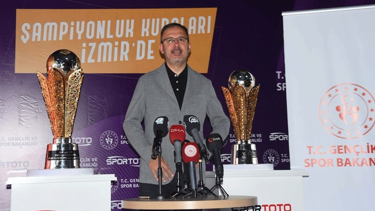 Bakan Mehmet Kasapoğlu, yeni şampiyonluk kupalarını tanıttı