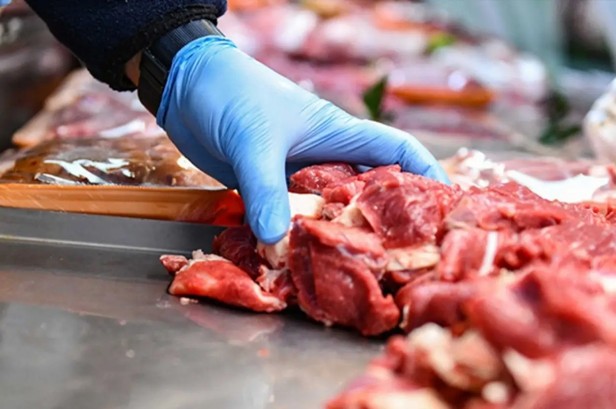 Et fiyatlarına 150 liralık REKOR İNDİRİM: Kırmızı et, kıyma, kankas fiyatları dip yaptı! İlk defa bu rakamlara kadar et fiyatları geriledi