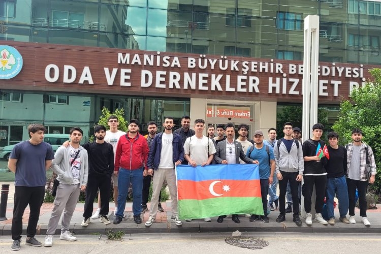 Azerbaycanlı öğrenciler Kula
