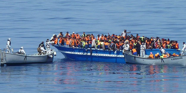 İtalya Savunma Bakanı: Türk Kargo Gemisindeki Kaçak Göçmenler Yakalandı